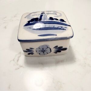Delft Blue (Delftware) pottery from Holland Trinket Box